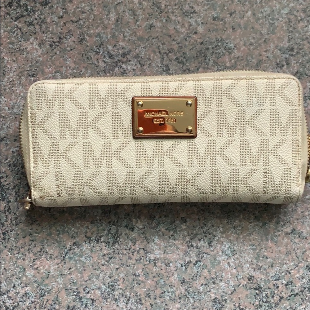 Michael kors wallet